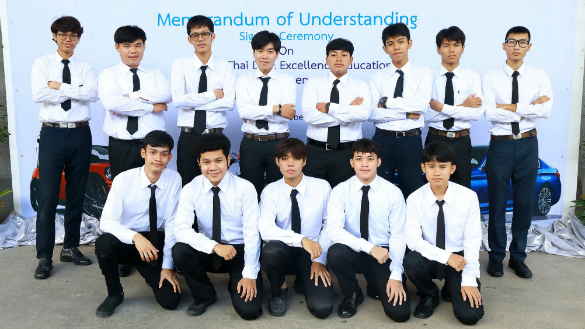 The first group of participating students from Don Bosco Technological College to the “BMW Service Apprentice Program” BMW Service Apprentice Program
